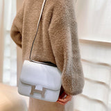 Streamlined handbag styled for everyday wear