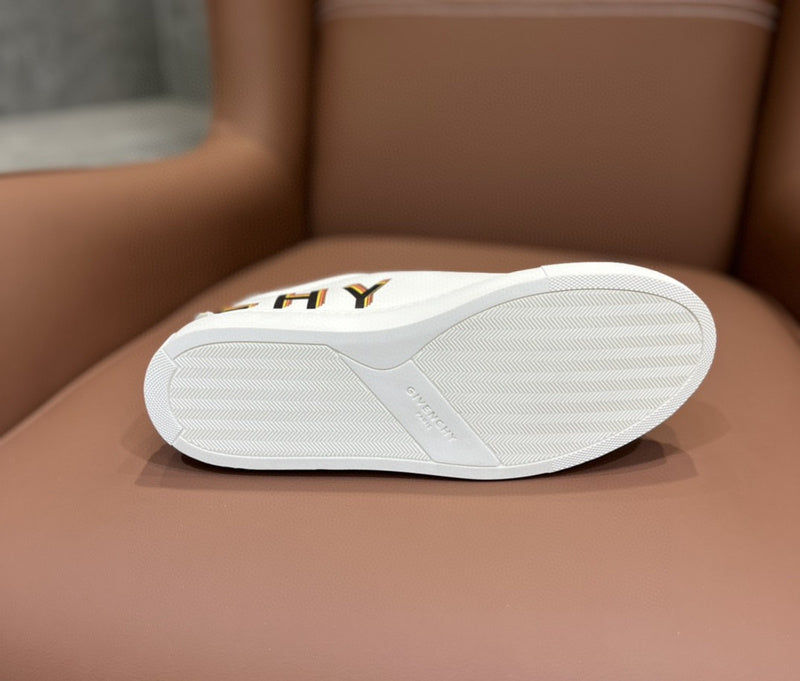 Givenchy shoes Style 090 - close-up of handcrafted italian detailing