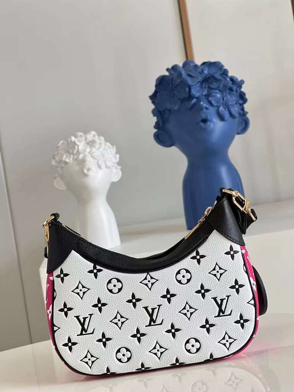 Handle and strap detail of everyday-luxe modern women's handbag – women's designer-style accessory