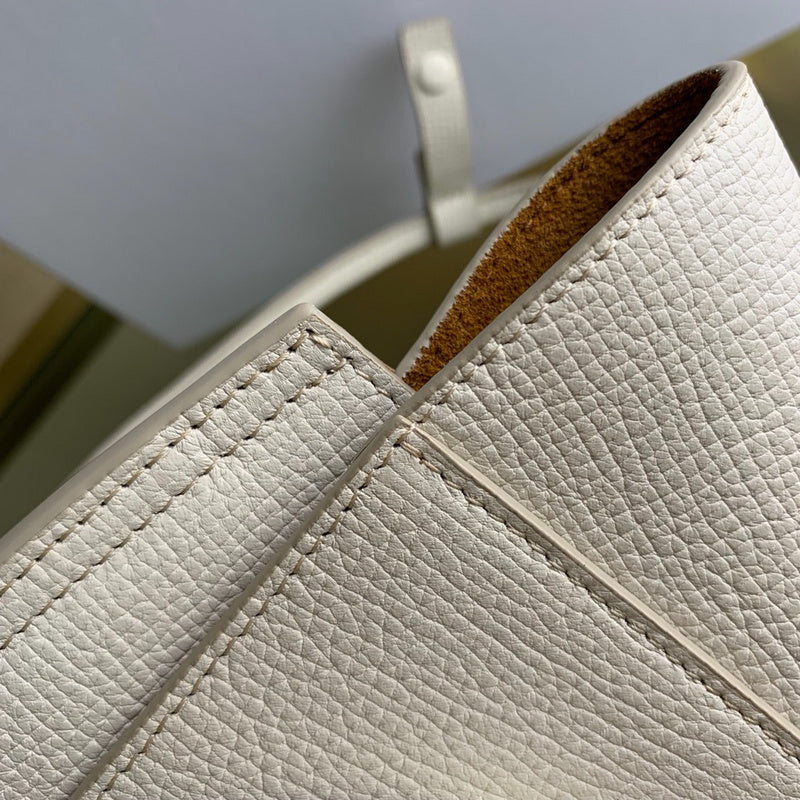 Statement Premium PU Leather Handbag - Chic Everyday Appeal | Women's Luxury Handbag #1736 - hardware and detail close-up (image 5) of designer-inspired handbag