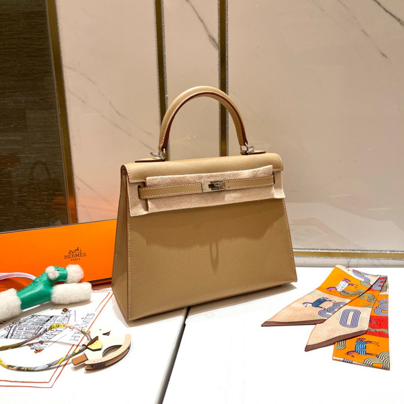 Streamlined bag women's premium everyday handbag