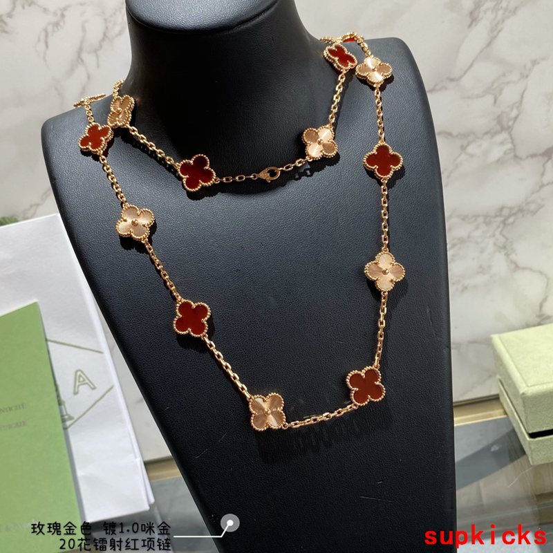 Close-up detail view of Van Cleef & Arpels unisex jewelry piece