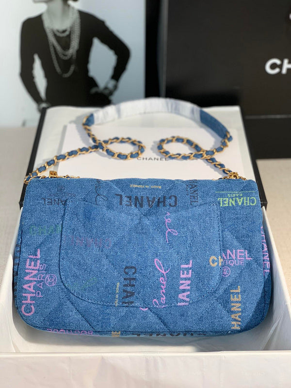  spacious purse view 6