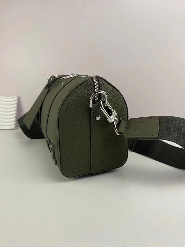Close-up detail of premium everyday-luxe women's handbag – women's designer-style accessory