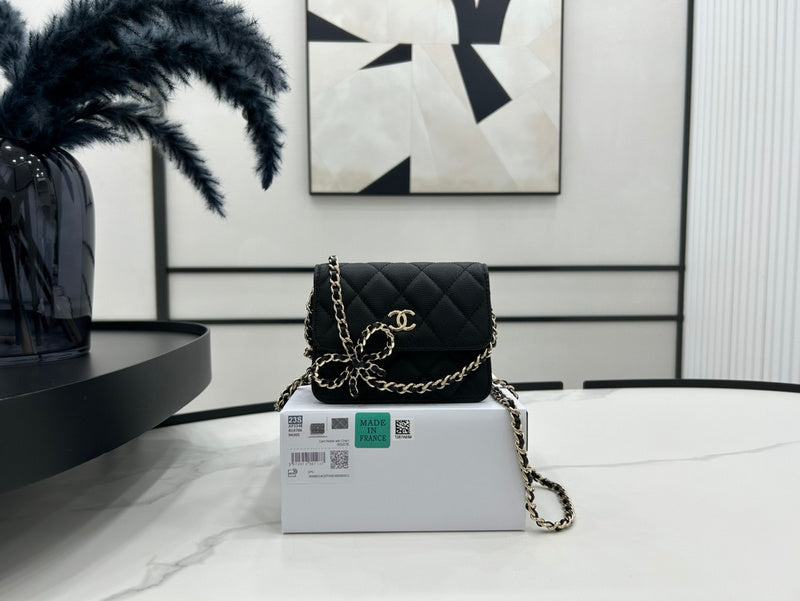  handbag, compact everyday style, image 3
