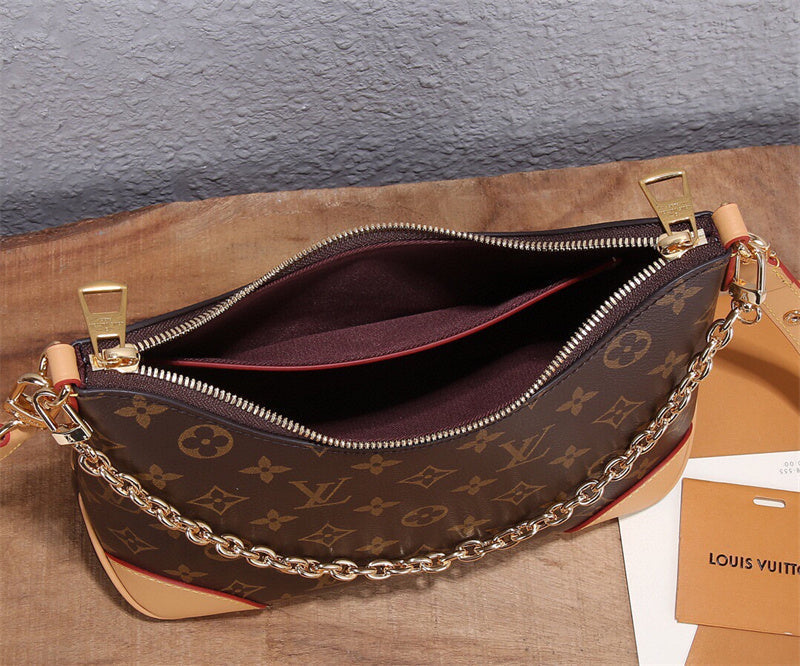  shoulder bag interior and compartment view 9