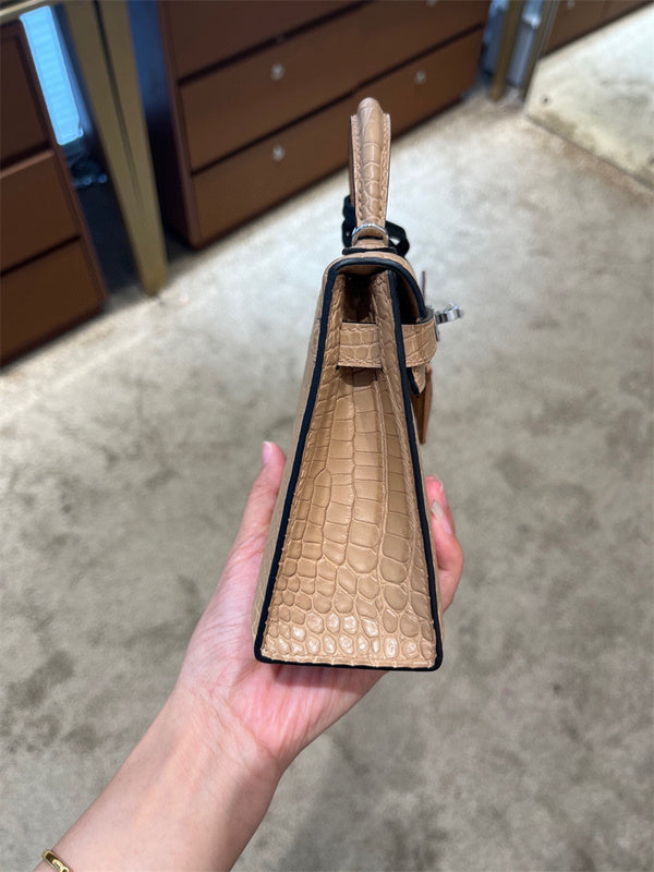  handbag interior and compartment view 15