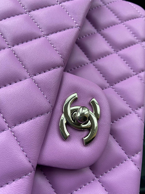 Zivas Charm Chic Craftsmanship Designer Handbag (Contemporary Shape Language) – Close-Up Detail