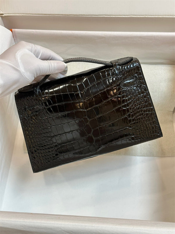  Polished carryall bag front view 7