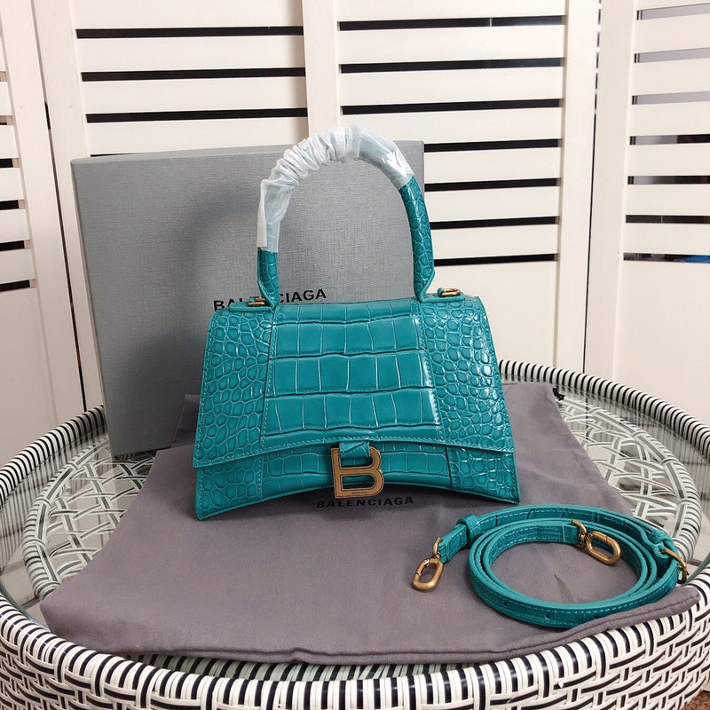 Close-up detail of chic everyday-luxe women's handbag – women's everyday handbag