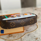 Interior view of modern premium women's handbag – women's everyday handbag