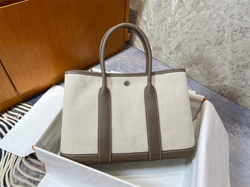  everyday bag interior and compartment view 27