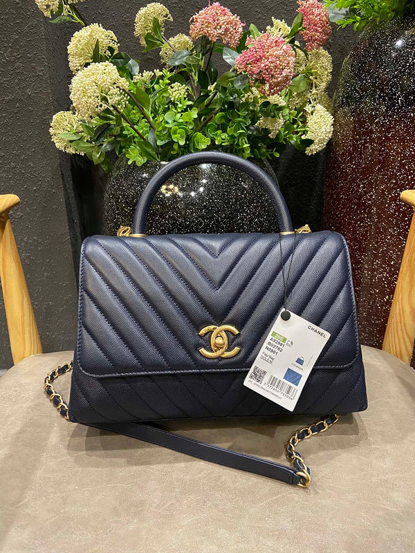  women's handbag, versatile design, view 1