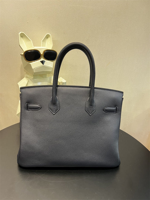  classic carryall bag detail view showing craftsmanship