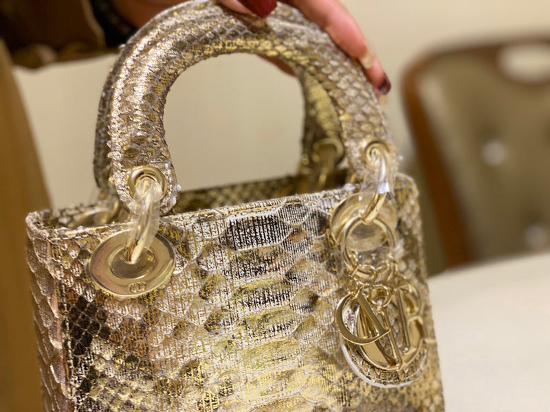 Handle and strap detail of polished sleek women's handbag – women's premium purse