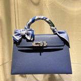  Versatile shoulder bag carried on shoulder