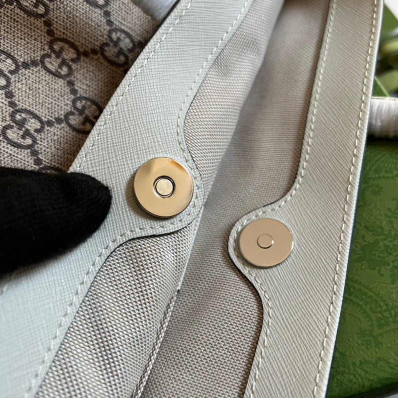 Side profile of premium chic women's handbag – women's luxury accessory