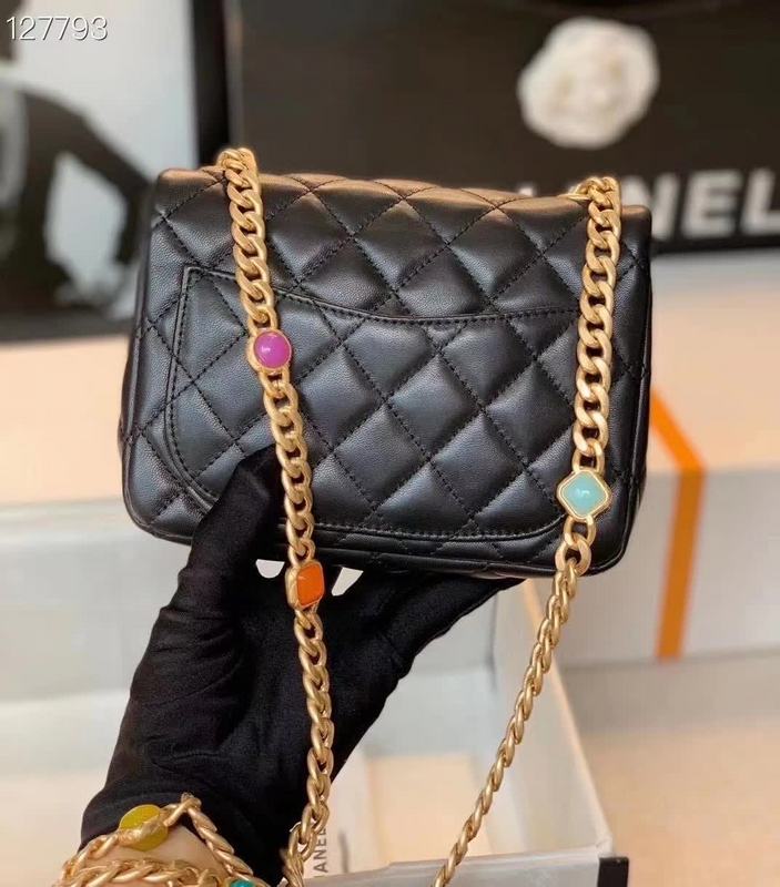 Zivas Charm Refined Everyday Style Fashion Handbag (Versatile Style Statement) – Detail View