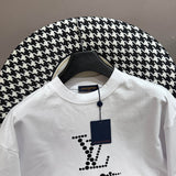 Full styled look of Louis Vuitton cotton t-shirt with logo-detail design