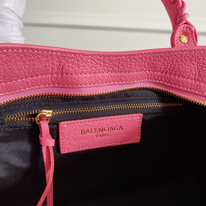 Zivas Charm Elevated Essentials Fashion Handbag (Refined Modern Silhouette) – Detail View