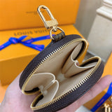  Versatile shopper bag carried on shoulder 16