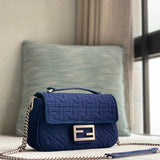 Ziva's Charm handbag – detail view (24cm*7cm*14.5cm)