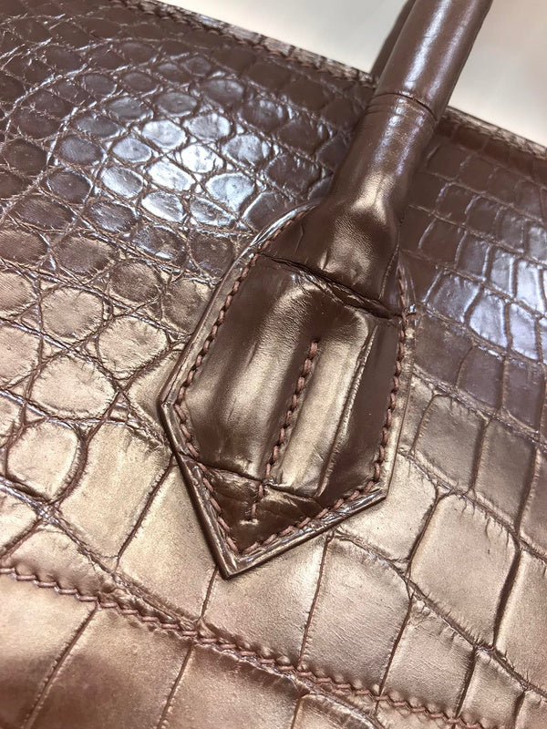 Sophisticated bag women's premium everyday handbag