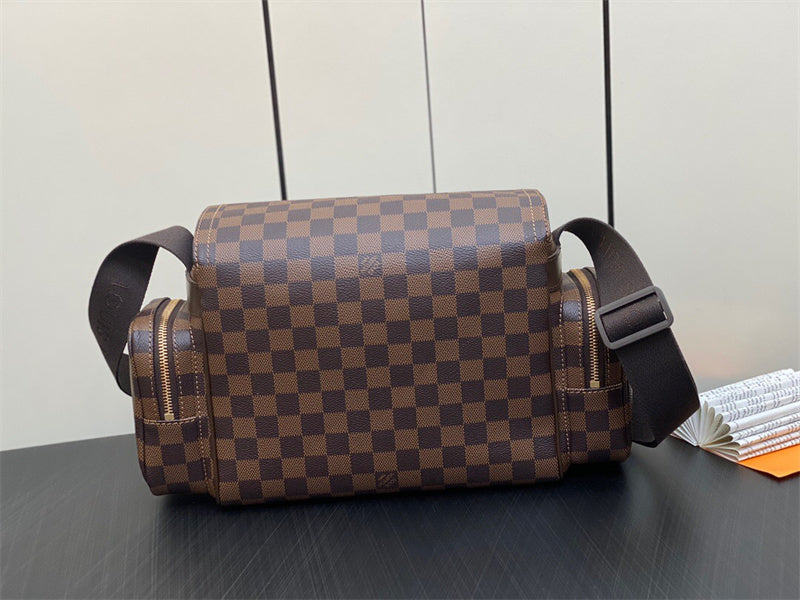 shoulder bag interior and compartment view