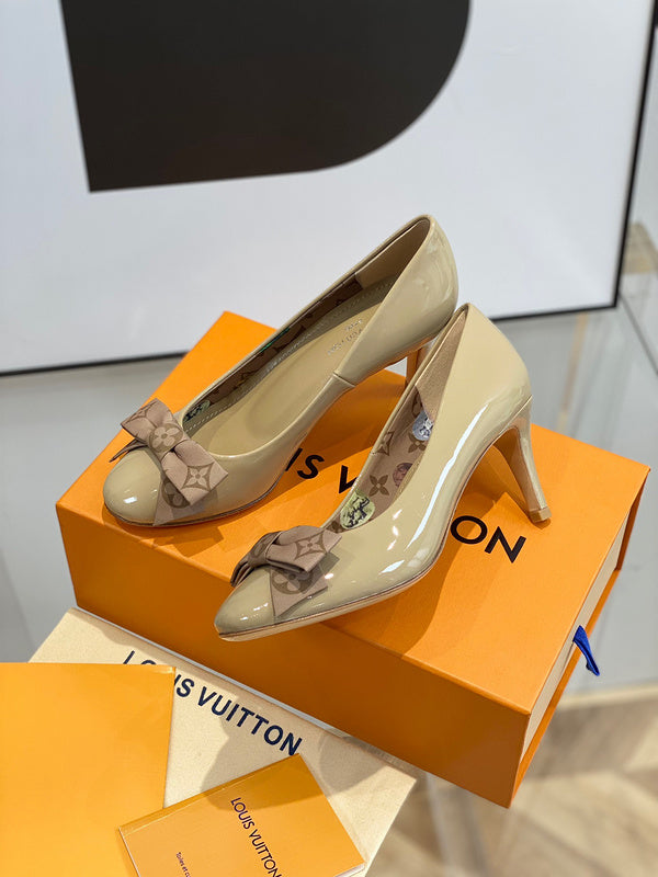 Louis Vuitton shoes Style 303 - full pair display