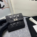  handbag, compact everyday style, image 3