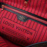 Handle and strap detail of everyday-luxe sleek women's handbag – women's luxury accessory