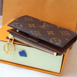  Graceful shoulder bag carried on shoulder 16