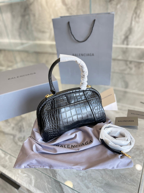 Ziva's Charm handbag – back view (one versatile size)