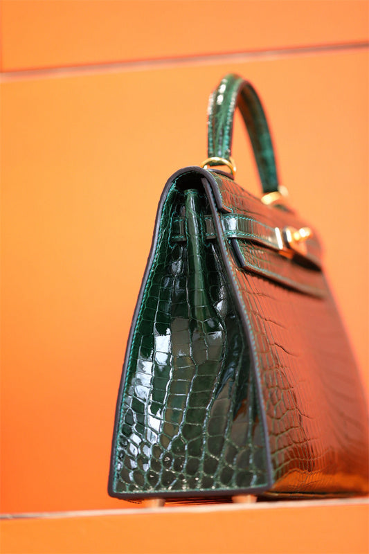  streamlined shopper bag detail view showing craftsmanship 20