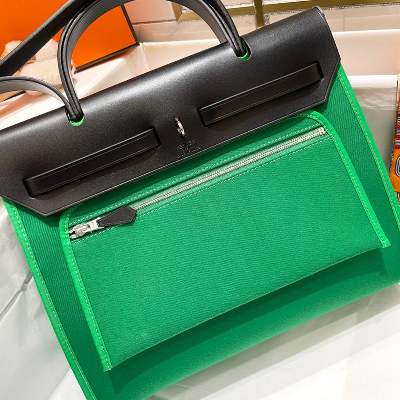 Effortless handbag styled for everyday wear