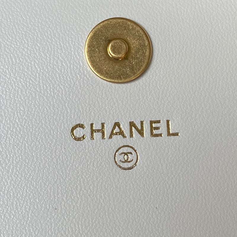 Ziva's Charm handbag – close-up view (one versatile size)
