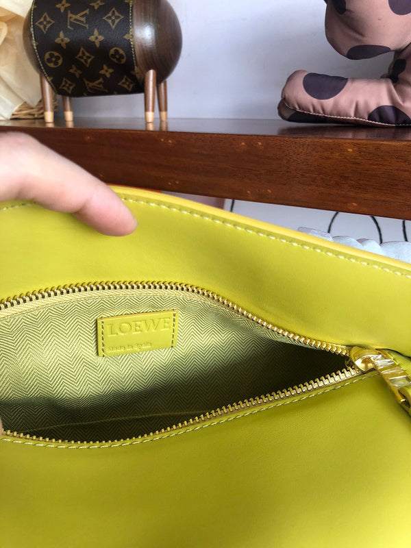 Ziva's Charm handbag – interior view (24cm*10.5cm*16.5cm)