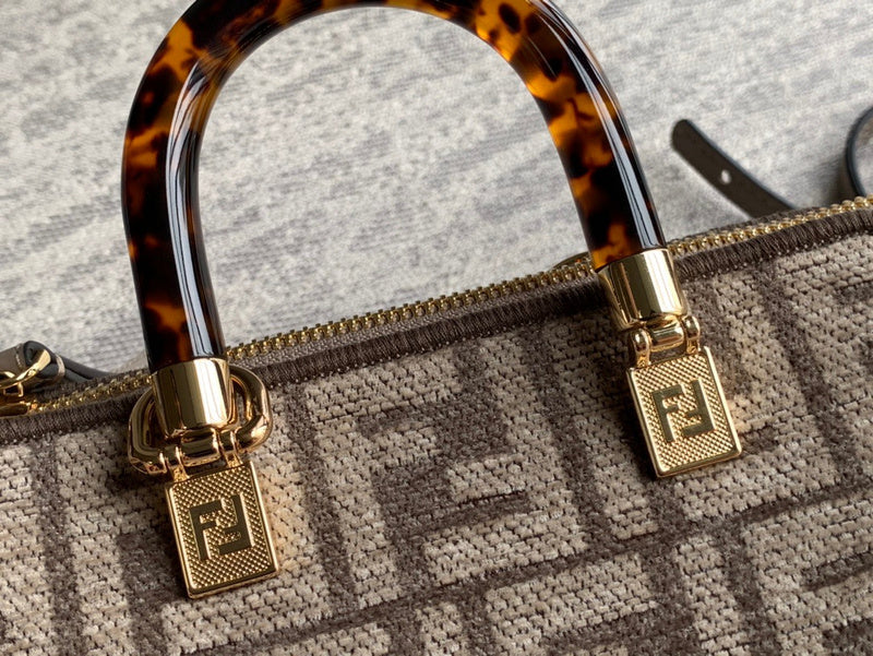 Ziva's Charm handbag – interior view (17cm*18cm*8cm)