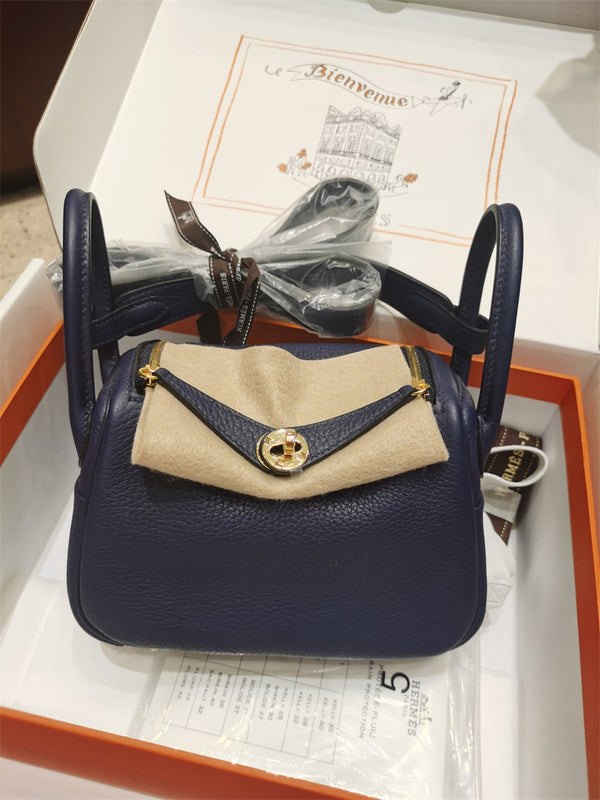  versatile everyday bag styled with outfit 18