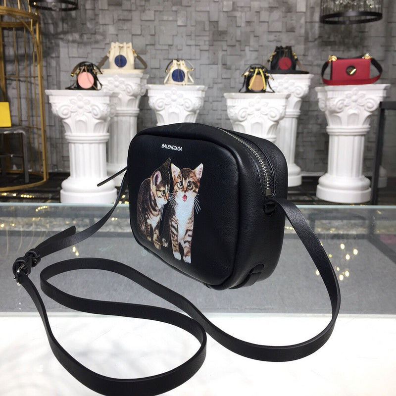 Elegant Premium PU Leather Handbag - Understated Luxury Look | Women's Everyday Carry Handbag #826 - close-up detail shot (image 3) of designer-inspired handbag