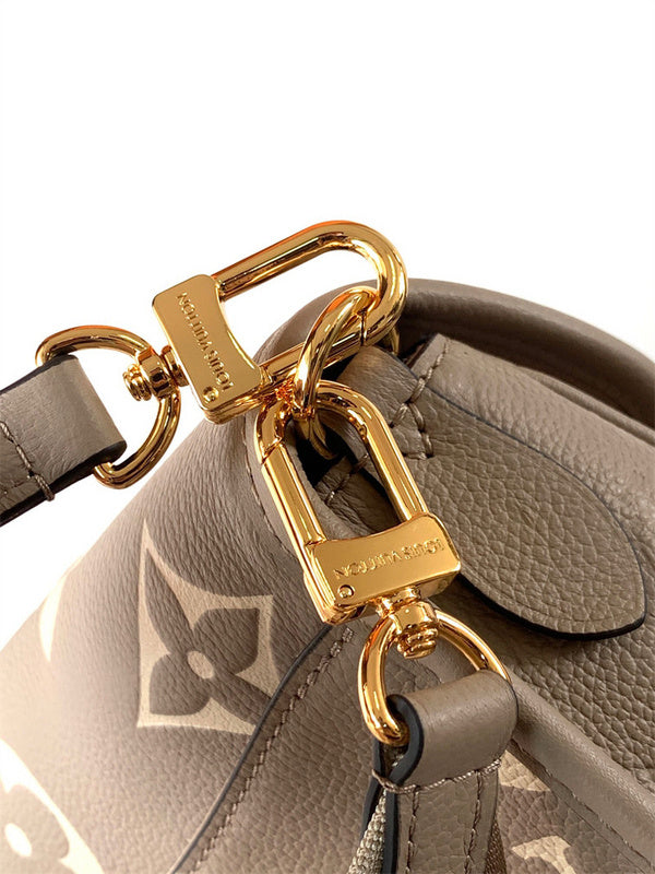  crossbody bag interior and compartment view 9