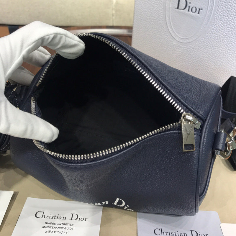 Elegant Premium PU Leather Handbag - Sleek Minimalist Lines | Women's Premium Handbag #848 - texture close-up (image 9) of designer-inspired handbag