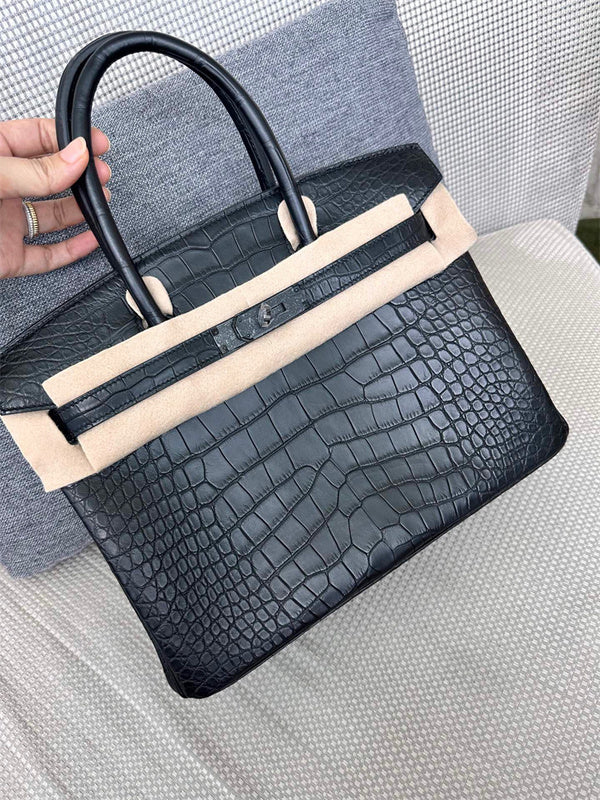  everyday structured bag detail view showing craftsmanship