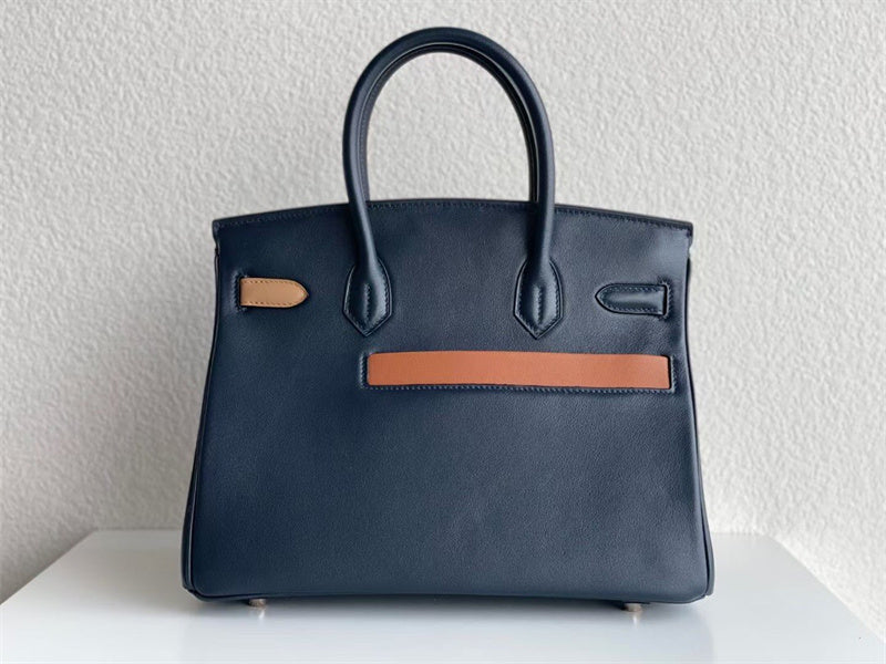 Effortless handbag styled for everyday wear