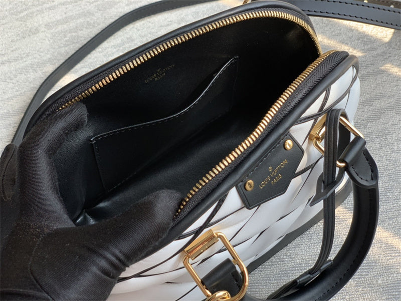  structured bag interior and compartment view 15