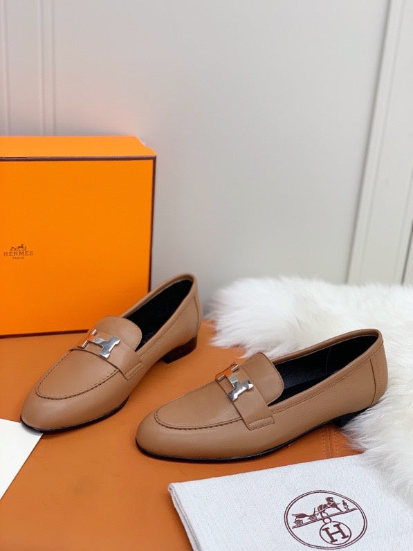 Hermès Tan Pointed-Toe Stiletto Heels - Angled View