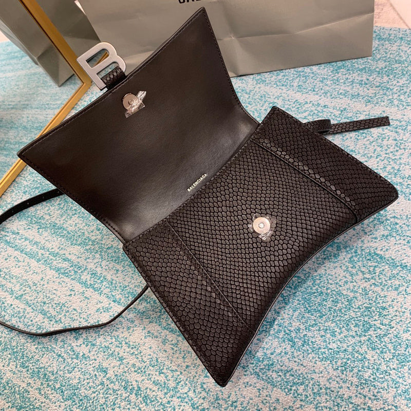 Zivas Charm Everyday Sophistication Statement Handbag (Contemporary Shape Language) – Interior View