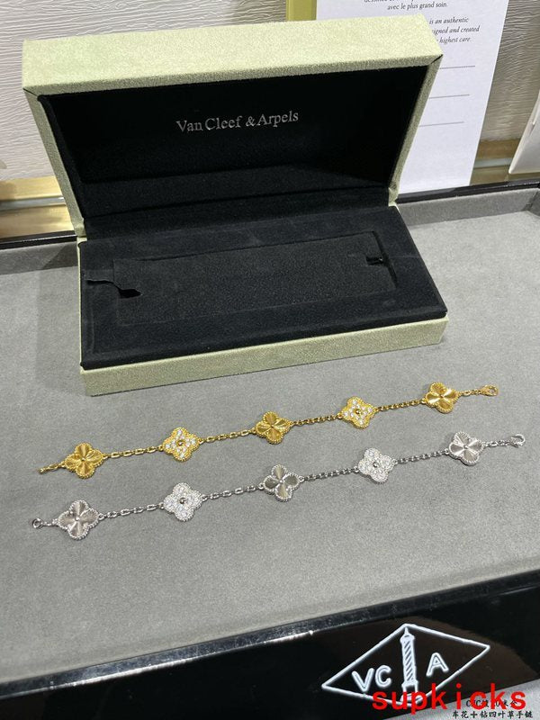 Close-up detail view of Van Cleef & Arpels unisex jewelry piece