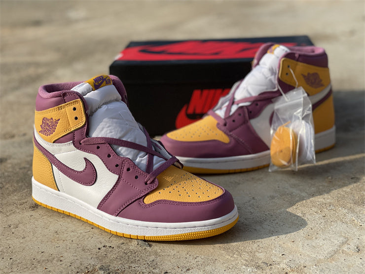 Nike Men's & Women's Iconic Street Trainers — Style 215 side view
