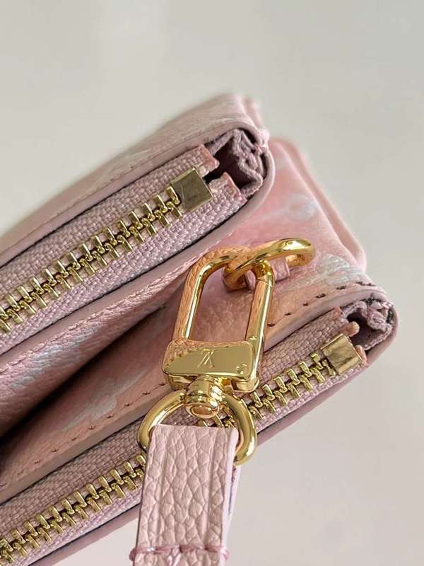 Handle and strap detail of structured chic women's handbag – women's premium purse